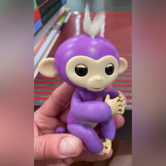 Wow Wee Fingerlings Baby Monkey Mia interactive toy in purple - Picture 2 of 5